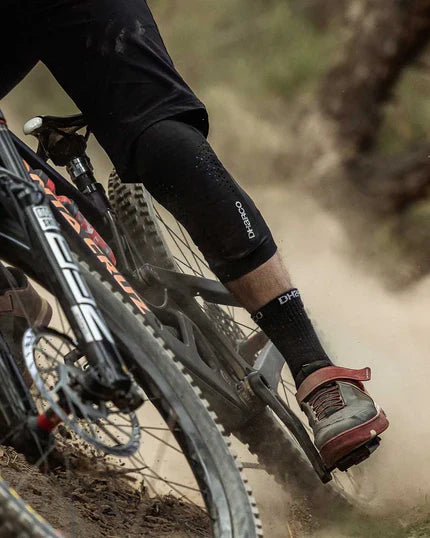 מגן ברכיים DHaRCO Gravity - DHaRCO