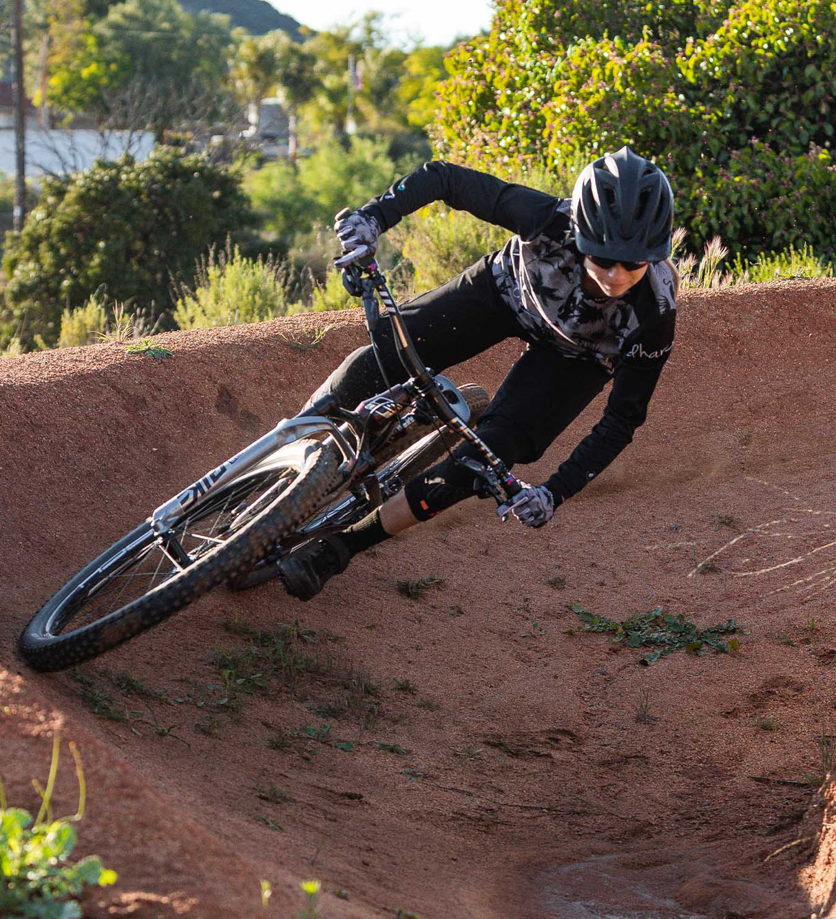 מכנס רכיבה נשים Gravity | Black - DHaRCO