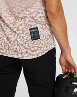 חולצת רכיבה קצרה נשים | Priscilla - DHaRCO